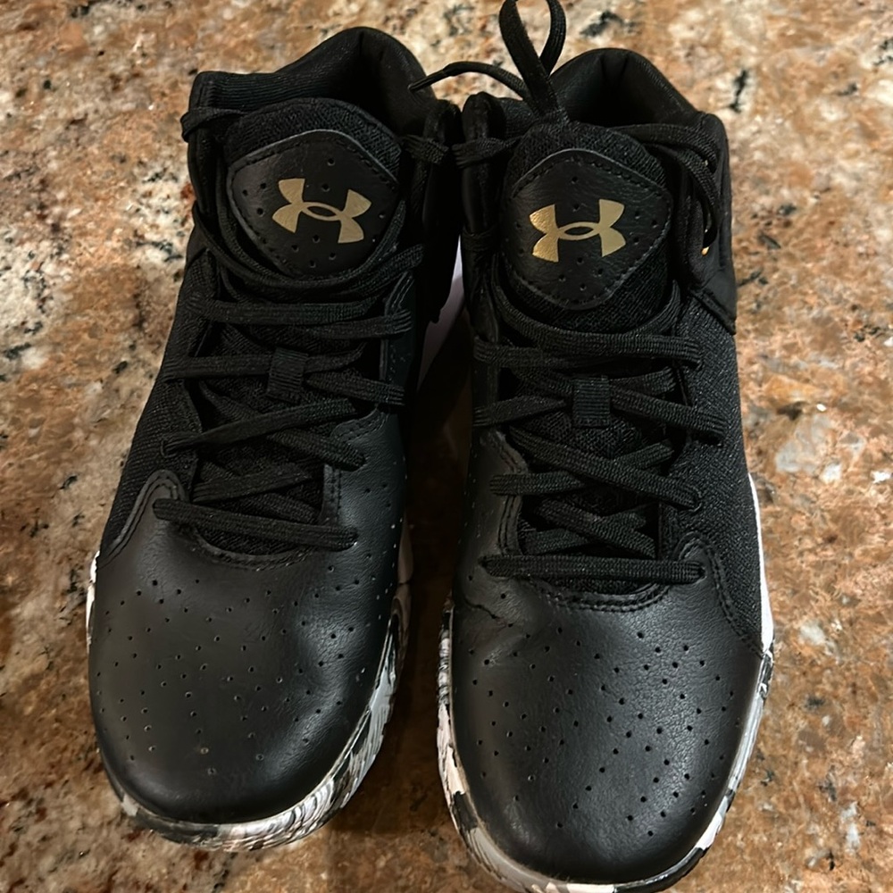 UA 8.5 shoes